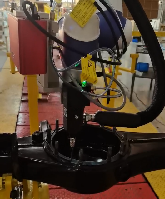 3D视觉引导车桥涂胶3.png 3D视觉引导车桥涂胶3.png